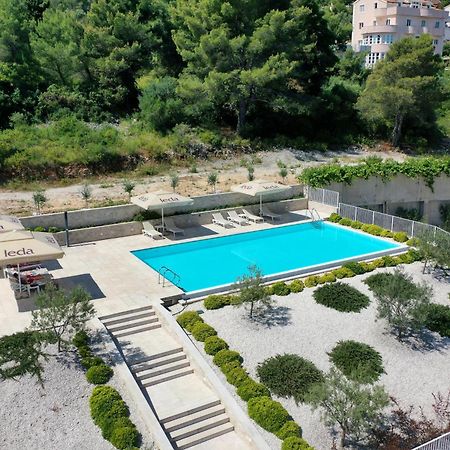 Malo More Resort Arbanija Exterior foto