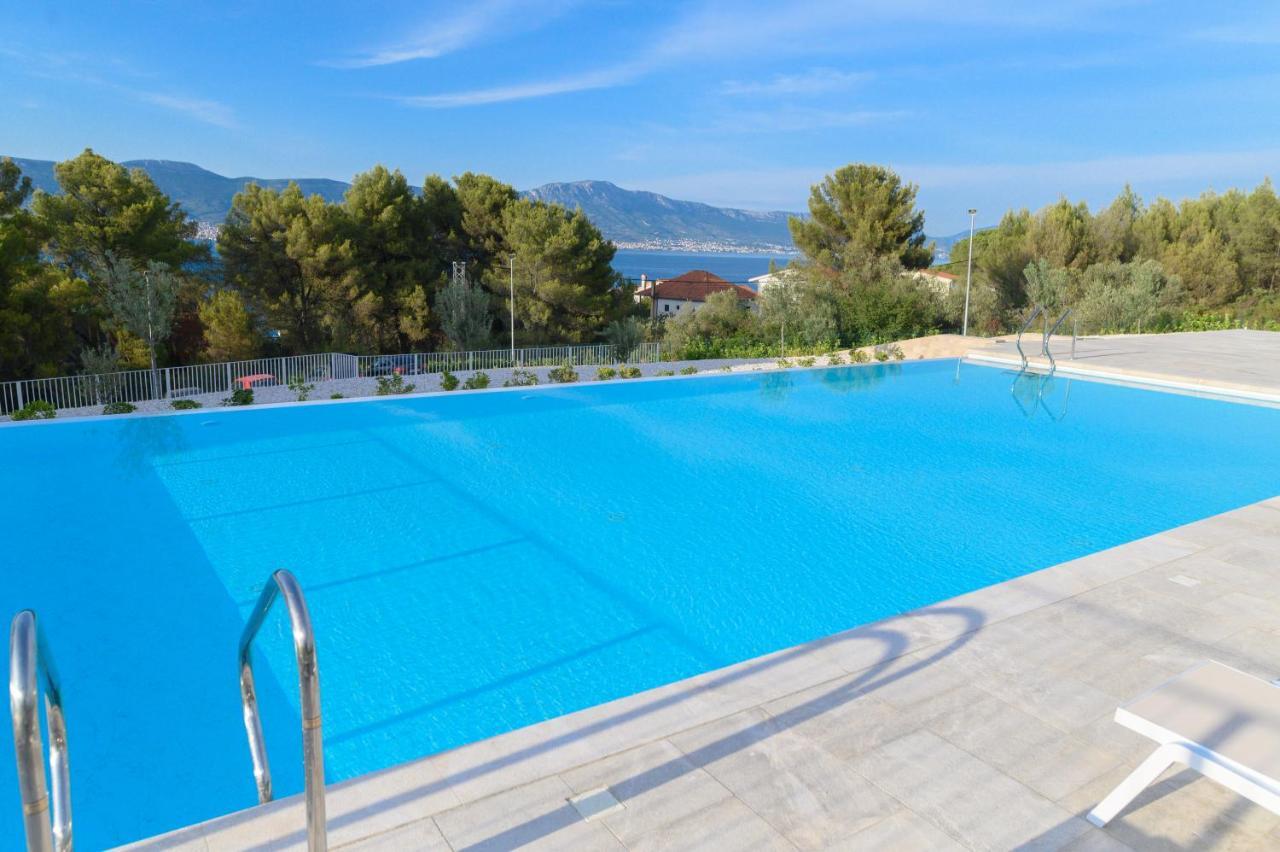 Malo More Resort Arbanija Exterior foto