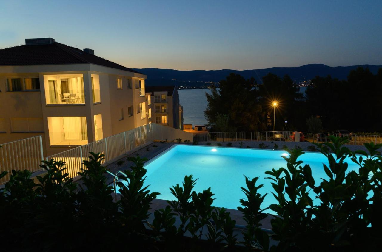 Malo More Resort Arbanija Exterior foto